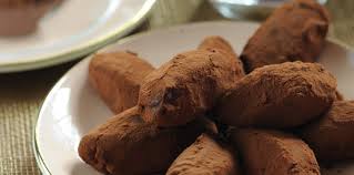 Truffes Au Caramel Et Au Beurre Sale Recettes Recette En 2020 Truffes Au Chocolat Truffe Recette Recette Truffe Chocolat
