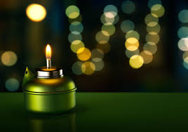 Pada malam tujuh likur yang jatuh pada 27 ramadhan, lampu atau pelita dipasang. Ramadhan Traditions Around The World