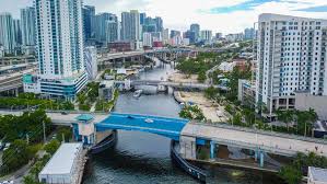 משחק יריות מדליק סימולטור מיאמי בוא עליכם לצאת למסע חיסול הפשע במיאמי, היכנסו לטנק, חסלו את הפשע, השתלטו על מסוק ועוד כלי מלחמה. World S Wealthiest Man Has A Tunnel Vision For Miami