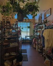 news flash! it's your fave anchor's birthday🥳🤍🤩✨