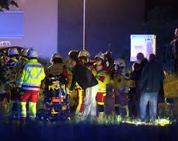 Jun 06, 2021 · die berufsfeuerwehr leverkusen, sowie der löschzug schlebusch der freiwilligen feuerwehr leverkusen waren mit insgesamt 6 fahrzeugen und 20 einsatzkräften vor ort. Leverkusen Feuerwehr Loscht Brand In Mehrfamilienhaus In Der Potsdamer Strasse