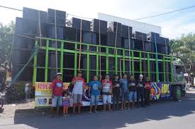 Maybe you would like to learn more about one of these? Adu Sound System Tradisi Warga Desa Sumbersewu Muncar Sambut Lebaran Halaman All Kompas Com