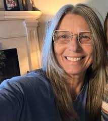 Channeling a different era today with makeup and hair 🤗