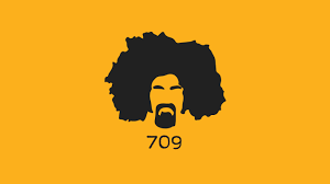 Caparezza, pseudonimo di michele salvemini (molfetta, 9 ottobre 1973), è un rapper, cantautore e produttore discografico italiano. La Metamorfosi Di Caparezza E Dei Suoi Concerti Thewise Magazine