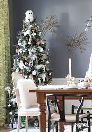 Your christmas tree is the centerpiece of all of your holiday decor, so transform it into a masterpiece. 16 Beautiful And Festive Christmas Tree Decorating Ideas