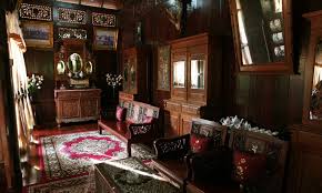 A) corak berpusat/ berkelompokkampung berpusat tertumpu kepada sesebuah kemudahan awam seperti masjid dan sebagainya. Keunikan Rumah Tradisional Masyarakat Bugis Mawardi Yunus