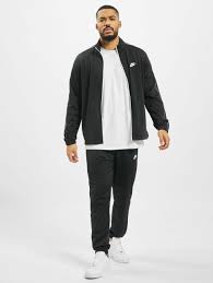 Son tissu doux et léger lui assurera un grand confort.tous les éléments élastiqués présents à la taille, aux chevilles et aux poignets permettront à votre garçon d'être parfaitement maintenu en toute circonstance.la veste est entièrement zippée et ses deux poches latérales. Nike Basic Noir Homme Ensemble Survetement 714581