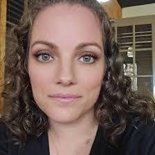 Amanda Barnard's Instagram, Twitter & Facebook