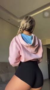 Nathalia Valente Insta Babe Shakes Her Curvy Booty While Dancing | Thothub.