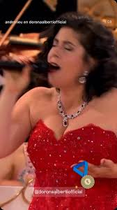 Fun and good cheer with the beautiful Dorona! ♥️ Creator André Rieu