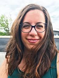 Lindsay Lauer's Instagram, Twitter & Facebook