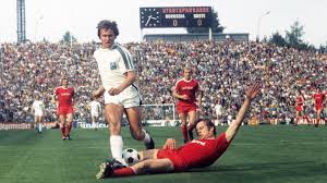 To distinguish the town from another town of the it was named after the gladbach, a narrow brook, that mostly runs underground today. Zahlen Und Fakten Zu Monchengladbach Vs Fc Bayern