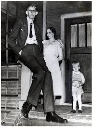 He was a normal baby and weighed 8.5 pounds. The Tallest Man In The World Robert Wadlow The Alton Giant Video Images Derelict Doug