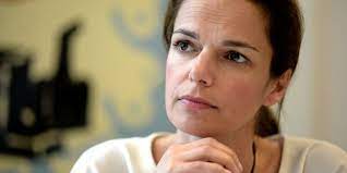 Weil es sich zeitlich nicht anders ausging, war ich immer eines der ersten kinder, die in den kindergarten gebracht wurden, und oft auch das letzte. Pamela Rendi Wagner Von Der Tropenmedizin Zur Ministerin Gesundheitspolitik Derstandard At Inland