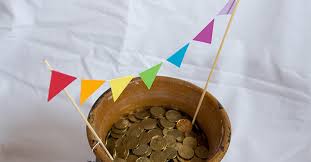 Ein halbes jahrhundert lang hat man zusammen verbracht ein hochzeitsgeschenk, das nicht nur dem brautpaar freude bereitet, sondern auch den gästen der hochzeitsfeier. Topf Voll Gold Ein Diy Geschenk Zur Hochzeit Geld Kreativ Verschenken