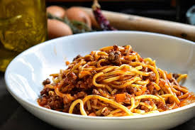 If ragù is too thick, add pasta water, tablespoon by tablespoon tossing after each addition, until desired consistency is reached. Spaghetti Alla Chitarra Ricetta Abruzzese Bacchette E Pomodoro