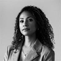 Lauren Baker's Instagram, Twitter & Facebook