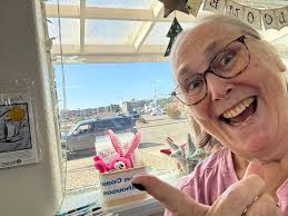 Found the hopper @ Joy of Quilting in Florence, Oregon... such an awesome  shop and the friendliest ladies!!❤️