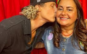 Mãe de David Luiz, do Flamengo, passa mal durante voo de volta do Mundial