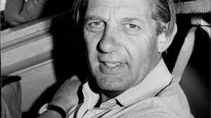 Batatsman sifatida u kuchli disklari va kesiklari bilan ko'kargan va qizarib. Ted Dexter Former England Cricket Captain Dies At 86 Opera News