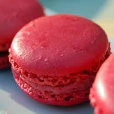 Macarons Framboise Chocolat Blanc C Coralie Batista Macaron Framboise Macaron Chocolat Blanc