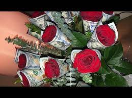 Pamper your mom on mother's day, with our splendid and fresh single rose bouquets. Vlogmas 3 Hundreds Of Roses For Me Aaliyahjay Youtube