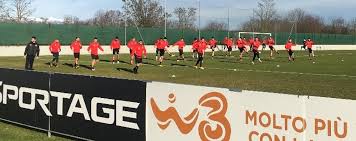 Nel 2008, a 18 anni, giocava nell'inter, con uno stipendio netto di un milione e mezzo di euro all'anno, fino al 2010. Calcio Serie B I Convocati Di Brescia Monza Niente Ritorno A Casa Per Balotelli Tutto Monza Monza