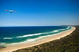 This former new south wales whaling station turned tourist town is still strongly influenced by its recent bohemian past, when hippie lifestyles flourished. Byron Bay Australien Lighthouse Surfer Strande Wale