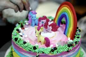 Lapisan buttercream akhir yang licin. Kreatif Menghias Kek Metrotv