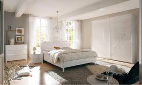 La camera da letto è il vostro nido, la culla che vi accoglie al termine di ogni giornata, il luogo dove potete abbandonarvi al riposo ristoratore. Camera Da Letto Completa In Stile Contemporaneo Bianco Frassino Le Chic Arredamenti