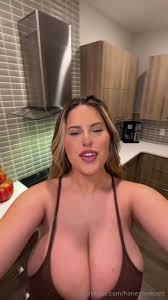 Watch online Honey bee aka Honeybeepott OnlyFans Video 1 on X-video