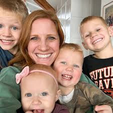 Mama and the littler crew at home while daddy and the bigger crew hit the  mountain yesterday (swipe for that pic)! Two very different scenes but I  love both for different reasons.