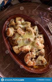 She has appeared in as many american films as well as australian films, and. Turkische Casserole Karides Guvec Shrimp Und Pilzsteg Gebacken In Clay Dish Stockfoto Bild Von Kaffee Regional 159636386