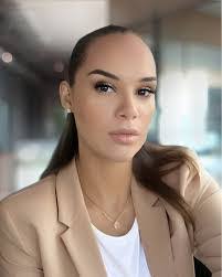 Janet Caban's Instagram, Twitter & Facebook