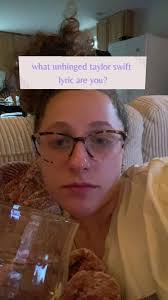 Erin Kidwell's Instagram, Twitter & Facebook