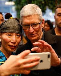 Patience pays off for decades-long Apple shareholders