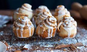 Se non vedete l'ora di godervi il gusto unico dei cinnamon rolls, allora dovete provare a cucinarli: Cinnamon Rolls La Ricetta Delle Brioche Di Natale Leitv
