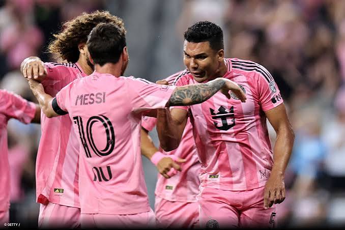 Com primeiro gol de Casemiro e quatro de Messi, Inter Miami aniquila CF Montr&eacute;al