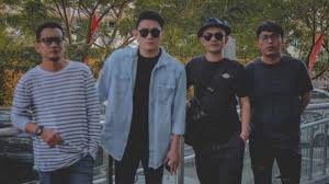 Kemarin dunia terlihat sangat indah dan denganmu merasakan ini semua melewati hitam putih hidup ini bersamamu. Begini Cara Download Mp3 Lagu Seventeen Kemarin Lengkap Dengan Kunci Gitar Lirik Lagu Video Klip Sriwijaya Post