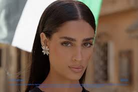 We can't stop listening to Palestinian singer @Zeyne's groundbreaking  single, 7arrir 3aqlak (Asli Ana) that released last week. Fusing  traditional Dabkeh rhythms with modern R&B, the song is a vibrant  celebration of