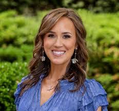 Leslie Ponder's Instagram, Twitter & Facebook