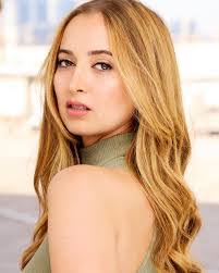 Veronica Mclean's Instagram, Twitter & Facebook