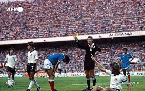 Alemania no era menos y formó con estrellas como toni schumacher, littbarski, rummenigge y uli stielike. Agence France Presse On Twitter Muere Charles Corver Arbitro Del Famoso Francia Rfa De Espana 1982 Afp Https T Co P4n8cepy9t