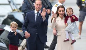 Casa regală britanică a anunțat luni că ducele si ducesa de cambridge așteaptă al treilea lor copil, relatează bbc. Kate Middleton Ducesa De Cambridge A Fost InternatÄ In Spital Èi Se PregÄteÈte Pentru NaÈterea Celui De Al Treilea Copil Elle Ro