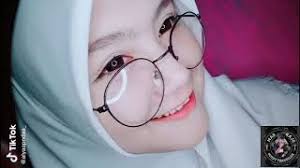 Unduh dan gunakan 10.000+ foto stok wanita cantik tersenyum secara gratis. Tik Tok Terbaru Cewek Berjilbab Youtube