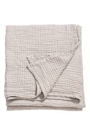 Tagesdecke In Baumwollmusselin Helles Taupe H M Home H M De Tagesdecke Baumwolle Decke