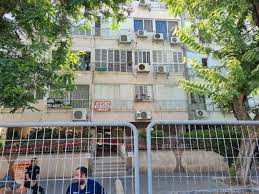 Jun 21, 2021 · הבית הלבן הודיע כי נשיא ארהב, ג'ו ביידן, אינו מתכנן לפגוש את אבראהים ראיסי, הנשיא הנבחר של איראן, וציין כי מקבל ההחלטות המרכזי בטהרן היה ונשאר המנהיג העליון, האייתוללה עלי ח'אמנאי. 1maw 5c A9zdm