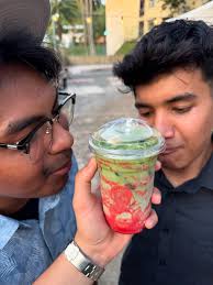 Tak sampai 2 bulan Amber Coffee dilahirkan…kami telahpun dapat Anugerah  Persatuan Unggul dari pihak UITM. Perjalanan masih panjang, pencapaian  masih kurang, our goals masih dikejar. Thank you for the 2 month fantastic