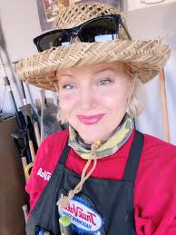 Does anyone have a thriving rosemary plant that I might be able to nab a  few sprigs from? Thank you 🙂