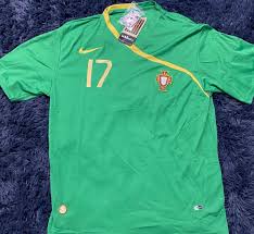 Parceira de longa data dos lusos, a nike irá confeccionar os uniformes dos atuais. Camisa Da Selecao Portuguesa Verde Portugal Nova Lancamento Camisa Masculina Nunca Usado 49738022 Enjoei